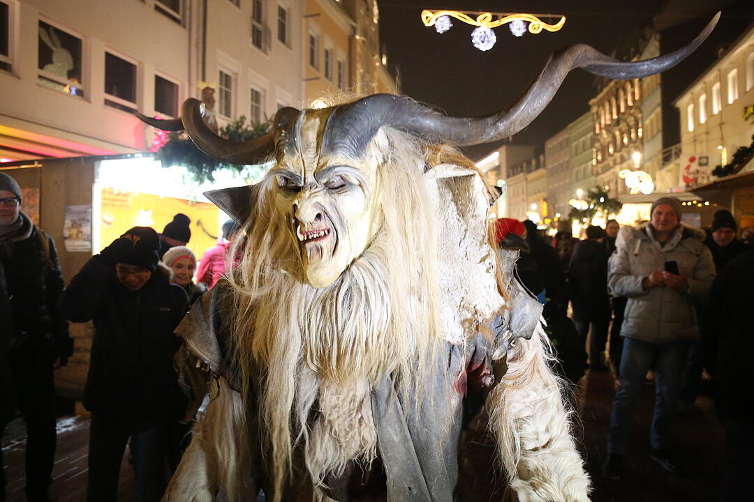 Oberfranken: Seltsame Gestalten auf dem Weihnachtsmarkt