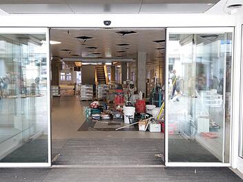 Hier ändert sich was: Blick in die ehemaligen Geschäftsräume von K&L, demnächst Woolworth im Coburger Steinweg. Foto: Simone Bastian