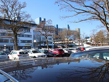 Bamberg: Dutzende Autofahrer über Parkplatzmangel am Klinikum empört - Abhilfe naht