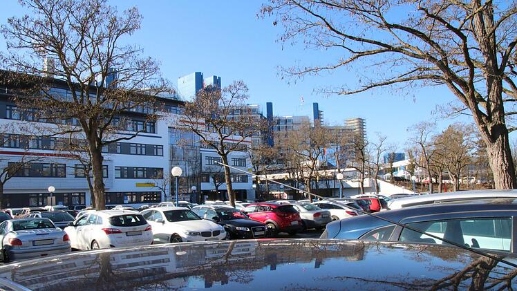 Bamberg: Dutzende Autofahrer über Parkplatzmangel am Klinikum empört - Abhilfe naht