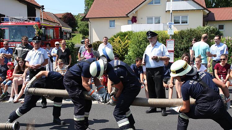 Wettbewerb "Saugleitung-Kuppeln"  In Frankenbrunn. Carolin Granich