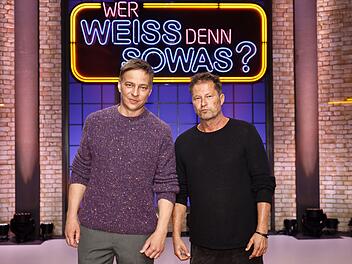 Tom Wlaschiha (links) und Til Schweiger traten am Mittwoch in der ARD-Show "Wer wei&szlig; denn sowas?" an. Letzterer hinterlie&szlig; dabei einen seltsamen Eindruck.
