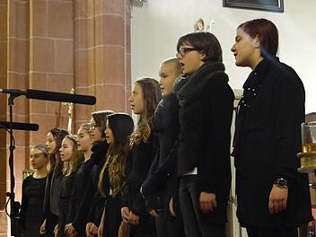 Die Formation "The Golden Snowgirl" wurde erst in diesem Schuljahr gegründet und hatte somit Premiere am Weihnachtskonzert. Foto: Johanna Eckert