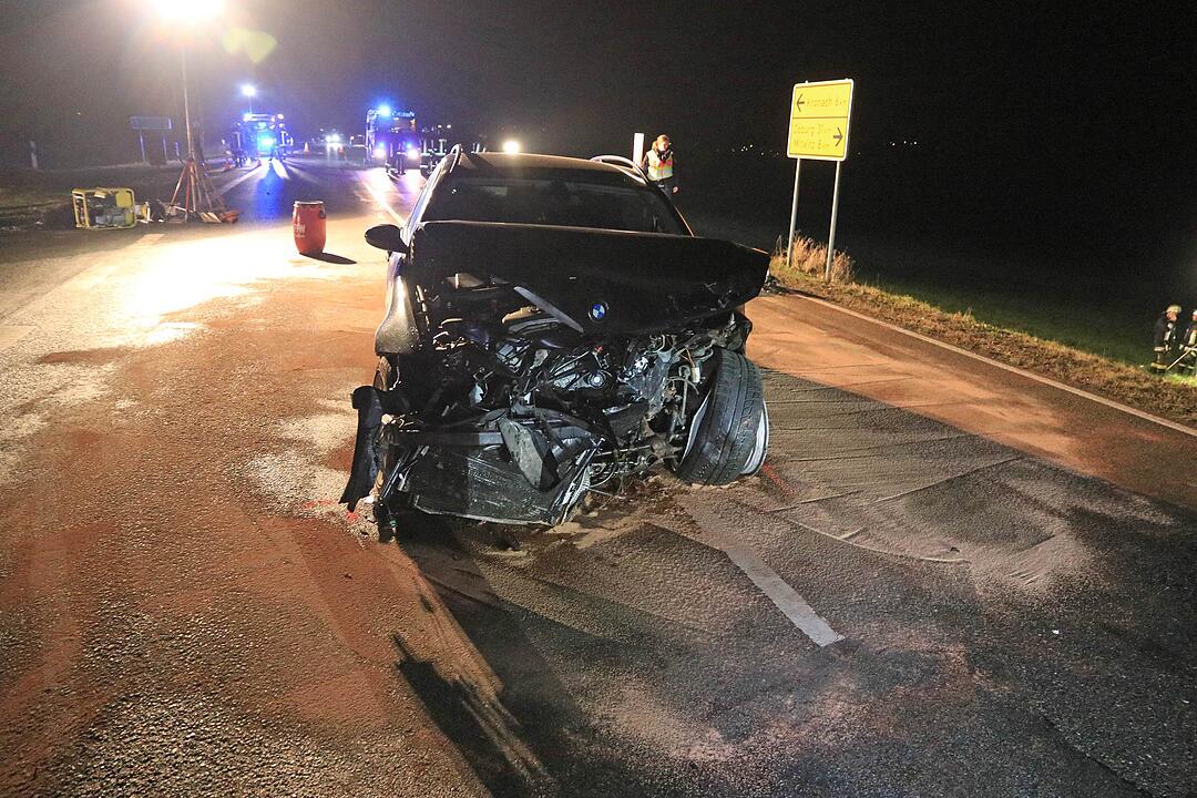 Auto von Straße geschleudert: Zwei Schwerverletzte im Kreis Kronach