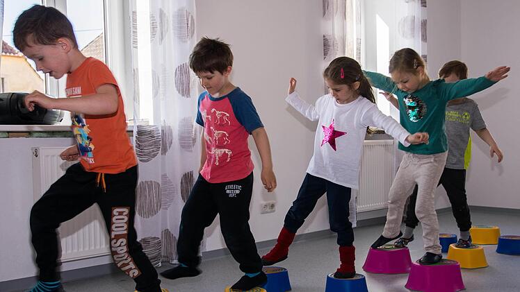 Den sanierten Saal im Erdgeschoss der alten Schule in Gädheim nutzt auch die Caritas-Kindertagesstätte "Bachinsel" für den angeleiteten Turnunterricht.