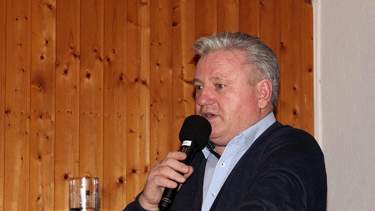 Bürgermeister Alfons Hartlieb stand am Freitag  den Bürgern Rede und Antwort.