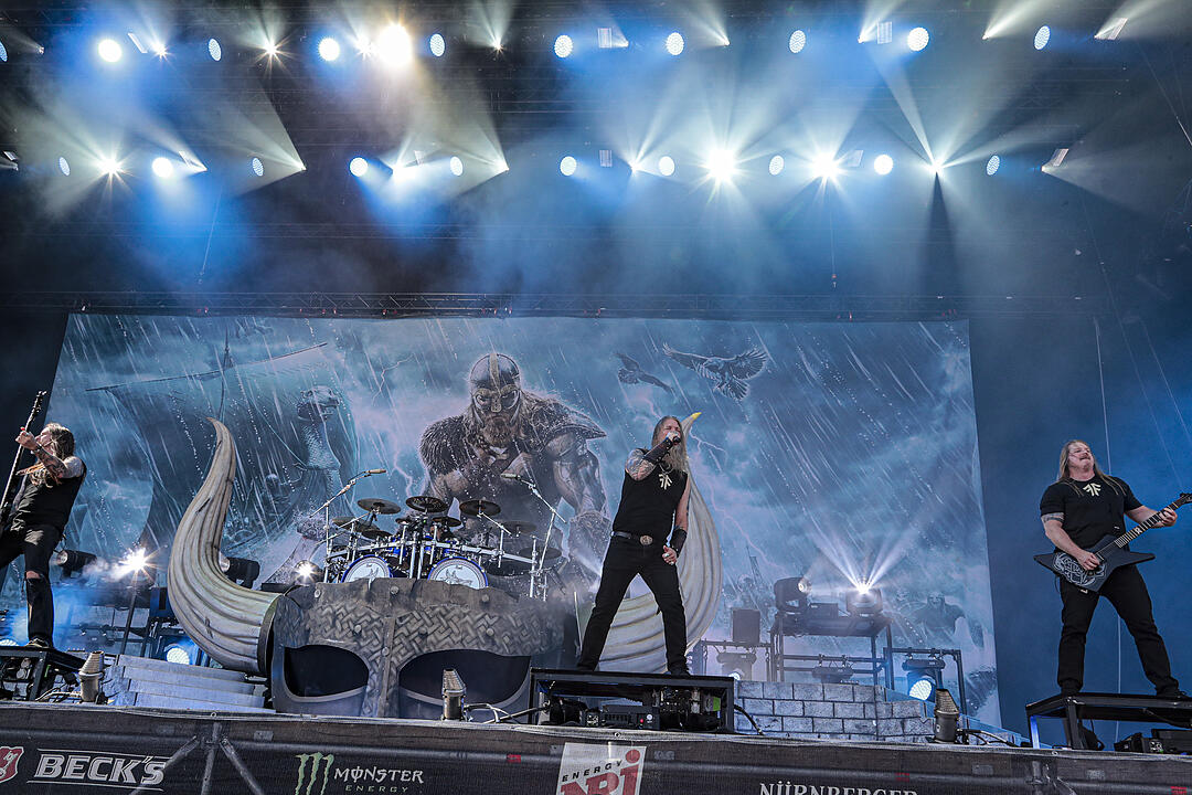 Amon Amarth bei Rock im Park 2019: Ganz viel Metal und Feuer bringt die Fans zum Durchdrehen
