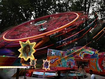 Der Disco Swing ist in diesem Jahr wieder auf dem Annafest dabei. Fotos: Josef Hofbauer (3)/ Franziska Rieger (1)