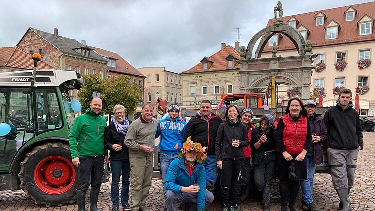 Das Weingut Lange feiert auf dem Marktplatz die letzte eingebrachte Fuhre des Jahrgangs 2019. Ulrike Lange