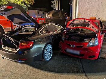 Schwerer Verkehrsunfall: BMW-Fahrer &uuml;bersieht Stoppschild und verletzt Mann schwer