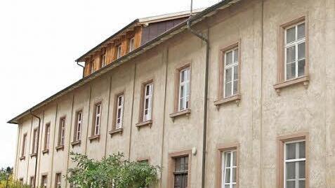 Aktuelle Bleibe: Derzeit befindet sich die Obdachlosenunterkunft in der alten Volksschule in der Innenstadt. Foto: Markus Reeh