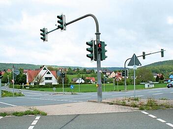 Die Weilersbacher Kreuzung ist trotz Ampel ein Unfallschwerpunkt. Jetzt soll hier ein Kreisverkehr entstehen. Foto: Josef Hofbauer
