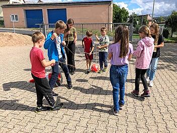 Geschicklichkeitsspiel in der Gruppe