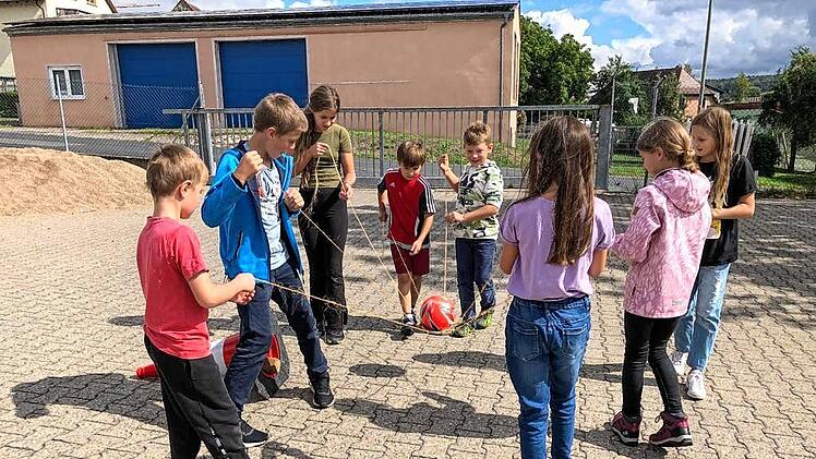 Geschicklichkeitsspiel in der Gruppe