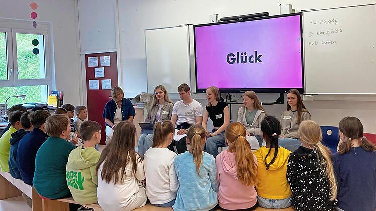 Was verbinden Grundsch&uuml;ler mit Gl&uuml;ck? Dieser Frage ging das P-Semina des Franz-Miltenberger-Gymnasiums nach.