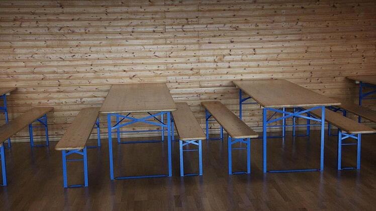 Die Geräte- wurden zu behelfsmäßigen Aufenthaltsräumen umfunktioniert.