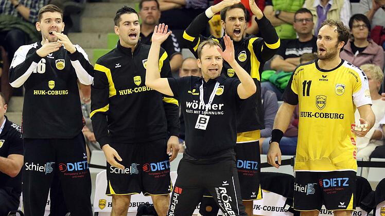 Jan Gorr war mit den Entscheidungen der Unparteiischen vor allem in der Anfangsphase ganz und gar nicht einverstanden und machte seinem Ärger schon nach fünf Minuten Luft; Im Hintergrund Marko Neloski. Foto: Timo Geldner