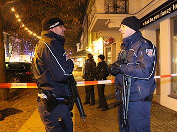 Nach den Ereignissen in Potsdam hat sich die Polizei Unterfranken zu der Sicherheitslage auf den M&auml;rkten in der Region ge&auml;u&szlig;ert.  Foto: Christian P&ouml;rschmann/dpa-