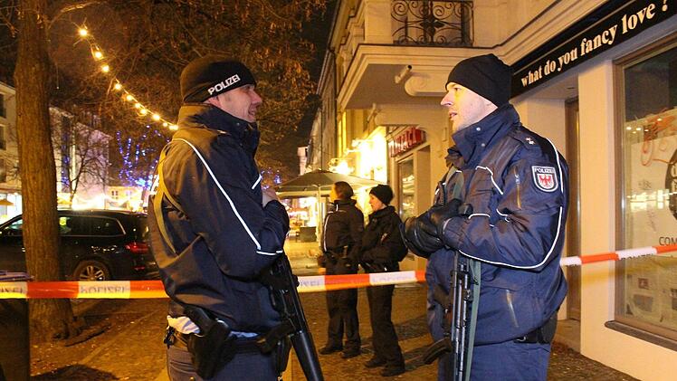Nach den Ereignissen in Potsdam hat sich die Polizei Unterfranken zu der Sicherheitslage auf den M&auml;rkten in der Region ge&auml;u&szlig;ert.  Foto: Christian P&ouml;rschmann/dpa-