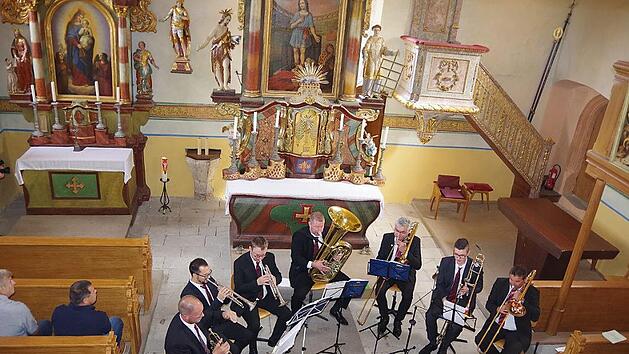 Die historische Schlosskirche St. Pankratius Steinberg. Mit dabei sind am Sonntag die St.-Georgs-Bläser aus Friesen. Fotos: Heike Schülein/Archiv