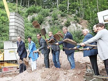 Eine Baustelle mit Charakter: An der Wolfsschlucht wurde der Spatenstich zum "Erlebnispädagogischen Kompetenzzentrum" gefeiert. Foto: Barbara Herbst