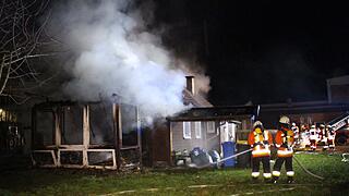 Anbau geht in Flammen auf