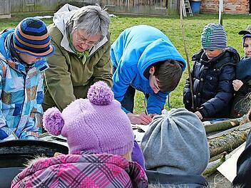 Eifrig mit der Natur beschäftigt ist der Obst- und Gartenbauverein Fürth am Berg. Die vielen Projekte gerade auch für Kinder und Jugendliche wurden bereits durch den Kleinprojektefonds der Leader-Region Coburger Land unterstützt.