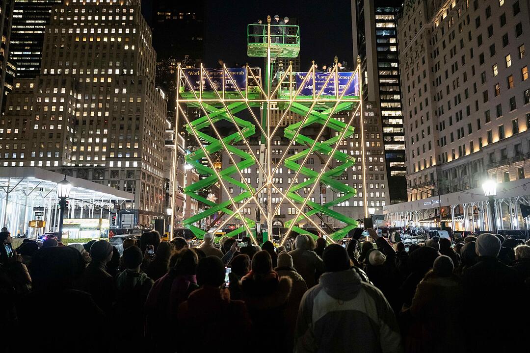 Weltgr&ouml;&szlig;te Menora-Beleuchtung New York