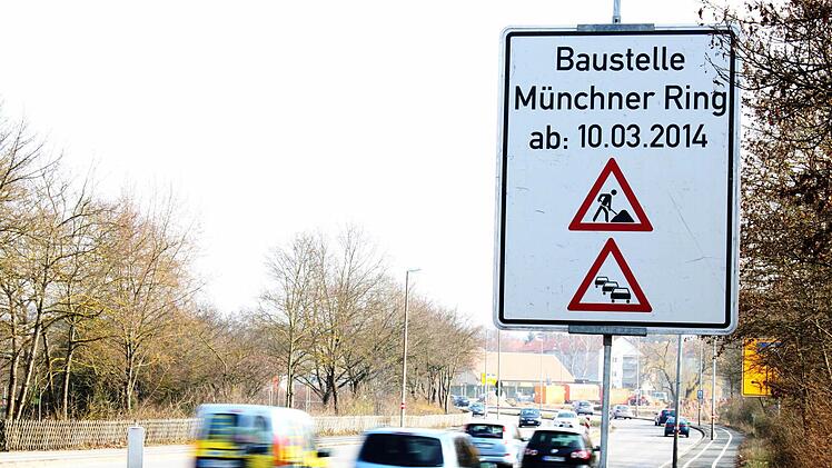 Erste Hinweisschilder auf die kommende Baustelle sind schon aufgestellt.(Foto: Fee Hovehne)