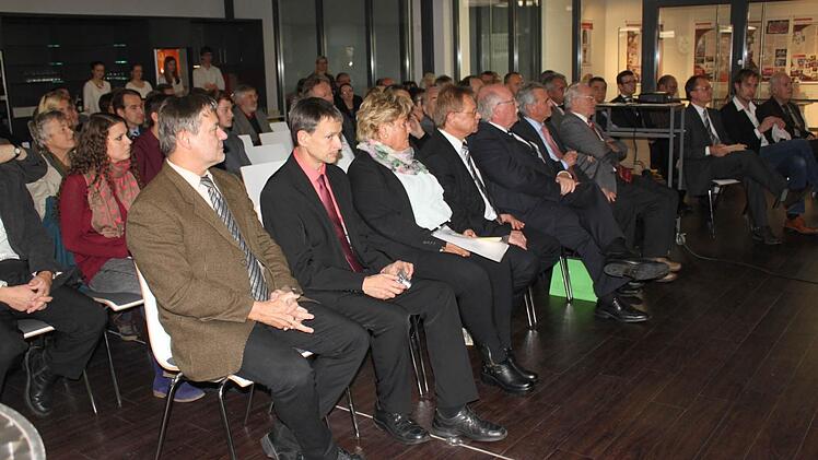 Die Gäste der Einweihungsfeier Foto: Veronika Schadeck