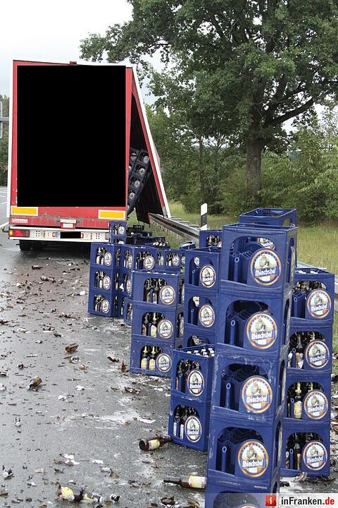 Bierlaster verliert 200 Kästen bei Kulmbach