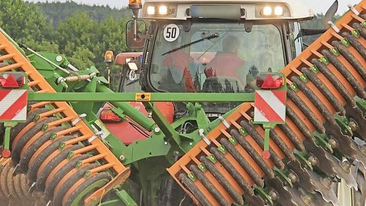 Die modernen Maschinen des MR werden überbetrieblich eingesetzt und steigern die Effektivität in den landwirtschaftlichen Betrieben. Knapp 600 Mitglieder zählt der Ring aktuell. Foto: Gerd Schaar (Archiv)