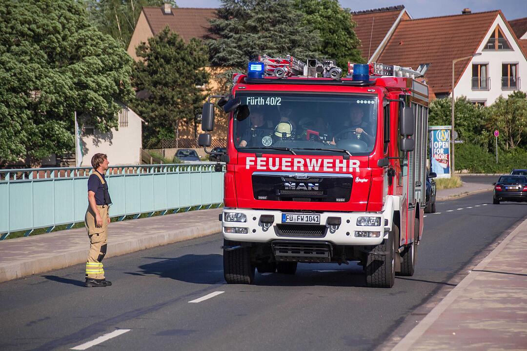 Kind stürzt in die Regnitz: Suchaktion der Rettungskräfte aus Fürth und Erlangen