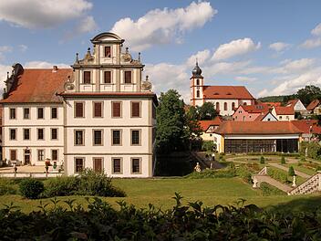 Das Schloss der Stauffenberg mit der Pfarrkirche Maria Himmelfahrt.  Fotos: Günther Geiling