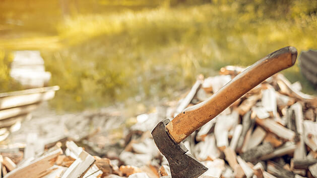 Holz machen, Holz spalten, Holz, Axt, Wald, Brennholz