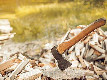 Holz machen, Holz spalten, Holz, Axt, Wald, Brennholz