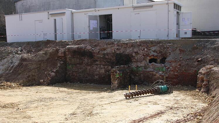 Teile der alten Gebäude sind noch zu sehen, aber das gesamte Gelände ist schadstofffrei. Foto: Ruppert