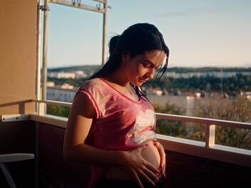 Jenny (Emma Nova) ist ungeplant schwanger. Schafft sie es, f&uuml;r ihr ungeborerenes Kind ihren Drogenkonsum einzustellen?