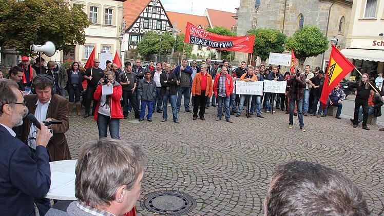 Rund 130 Teilnehmer versammelten sich auf dem Marktplatz.