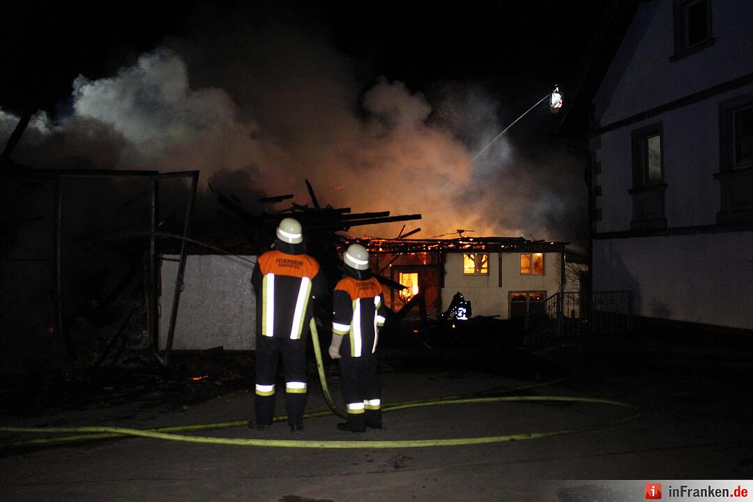 Rund  1.000 Schweine verenden bei Stallungsbrand in Bindlach