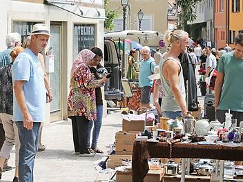 Flohmarkt in der Gymnasiumstra&szlig;e
