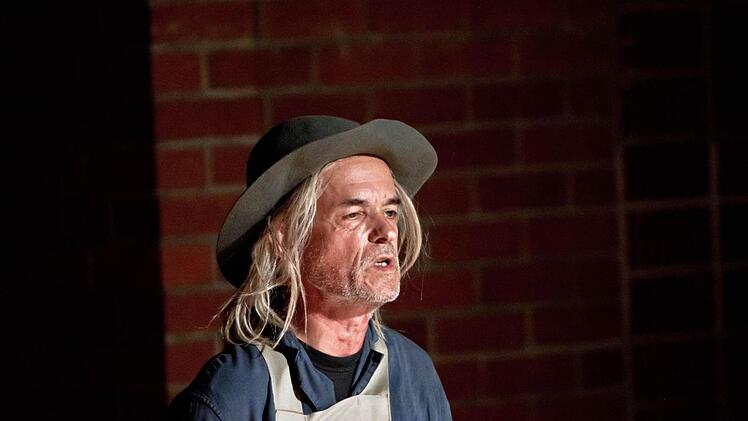 Probenszene zu "Waqrten auf Godot" mit THomas Straus