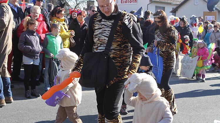 Impressionen vom Faschingsumzug in Neukenroth. Foto: Michael Wunder