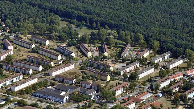 In Bamberg &auml;u&szlig;erst umstritten: Die Aufnahmeeinrichtung am Rande des Hauptsmoorwaldes.  Ronald RInklef