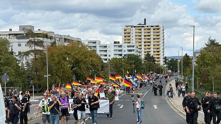 Gro&szlig;demonstrationen in Bamberg: Rechter Aufzug trifft auf Gegenprotest