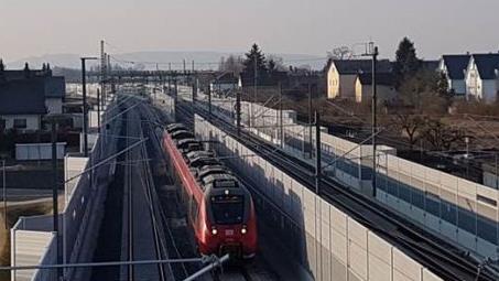 Der Blick nach Breitengüßbach zeigt, was auf  Bamberg zukommt: eine gestaffelte Flucht von vier Lärmwänden. p.