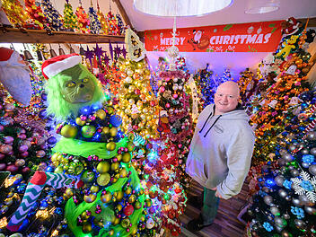 600 geschm&uuml;ckte Weihnachtsb&auml;ume: Ehepaar bricht Weltrekord