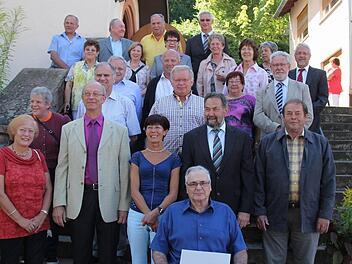 Wiedersehen nach 50 Jahren in Pfaffenhausen.  Fotos: Gerd Schaar