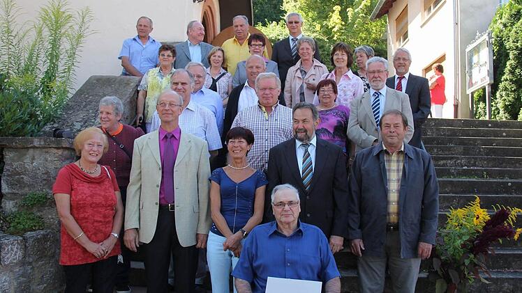 Wiedersehen nach 50 Jahren in Pfaffenhausen.  Fotos: Gerd Schaar