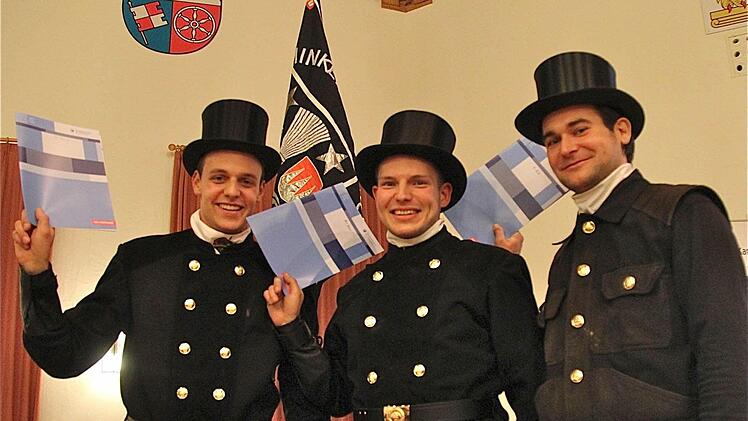 Drei frisch gebackene Kaminkehrer-Meister (v. l.): André Reusch, Simon Bauer (Schweinfurt) und Maximilian Heider (Mainaschaff).